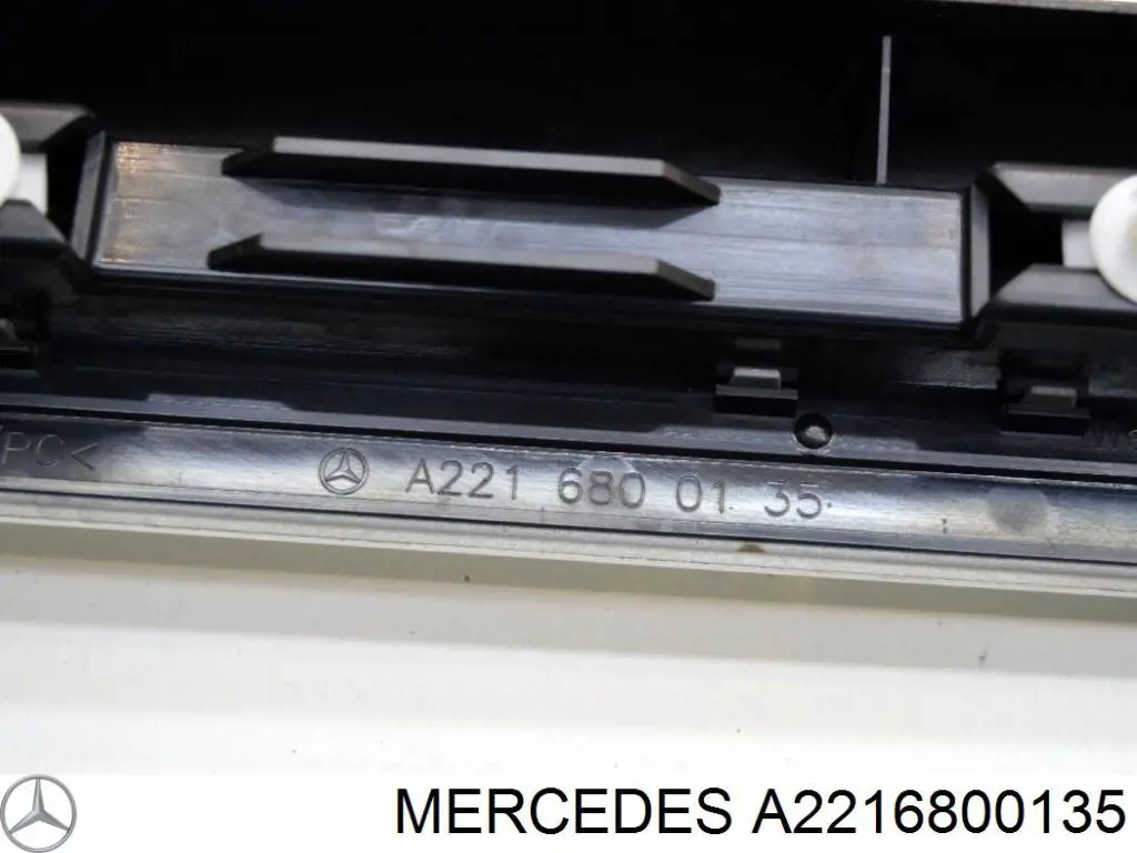 A2216800135 Mercedes Накладка дверного порога внутрішня, передня ліва