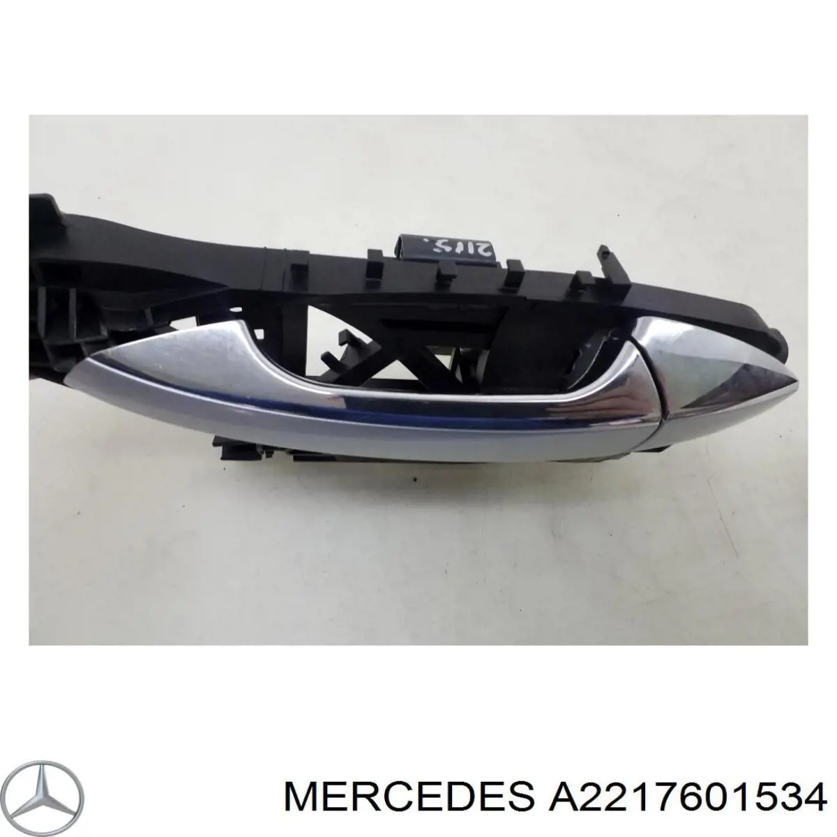 Тримач зовнішньої ручки дверей, задніх лівих Mercedes A2217601534 ціна, від 19.00 USD