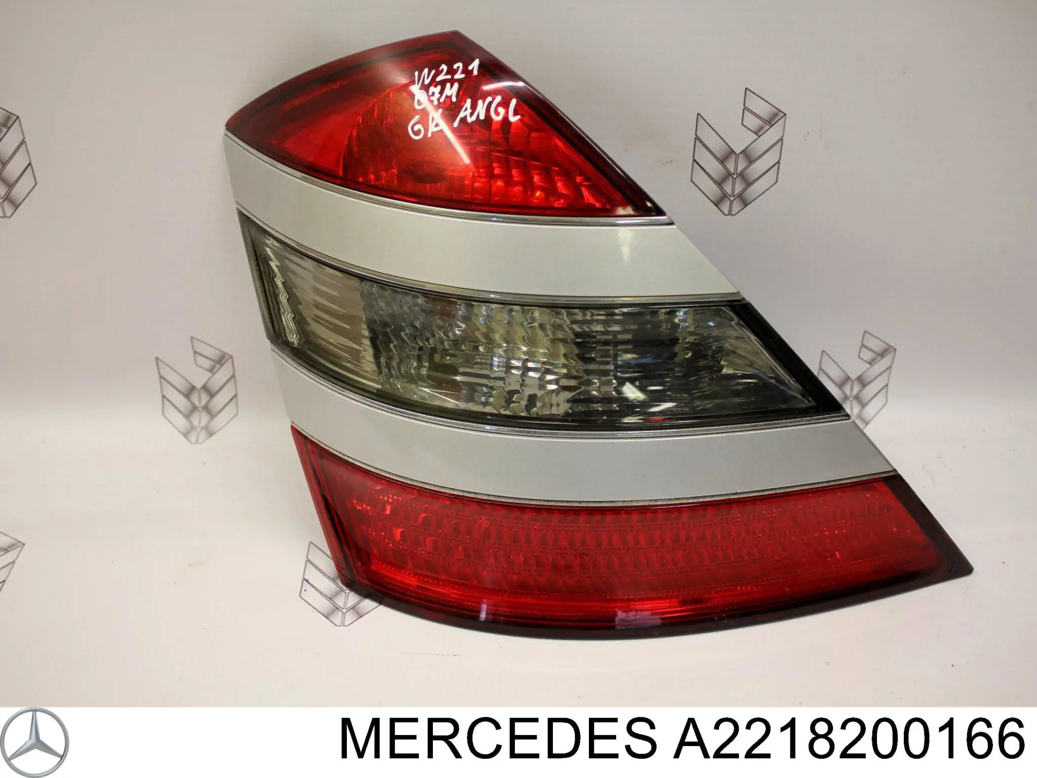 Ліхтар задній лівий A2218200166 Mercedes