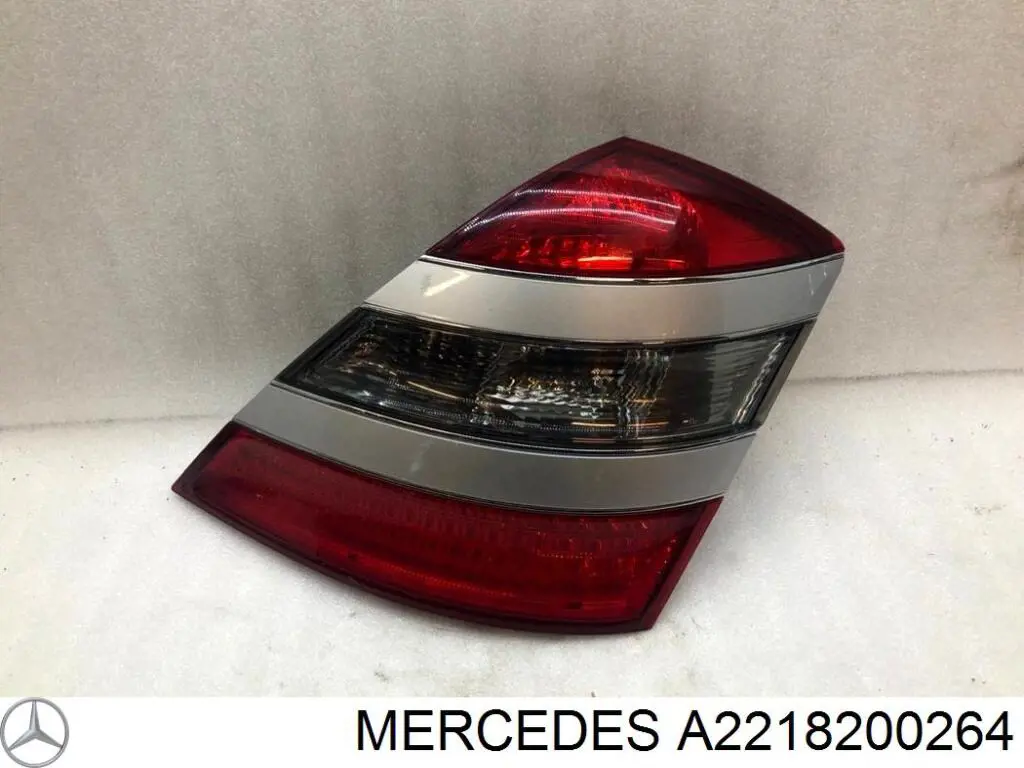A2218200264 Mercedes Ліхтар задній правий