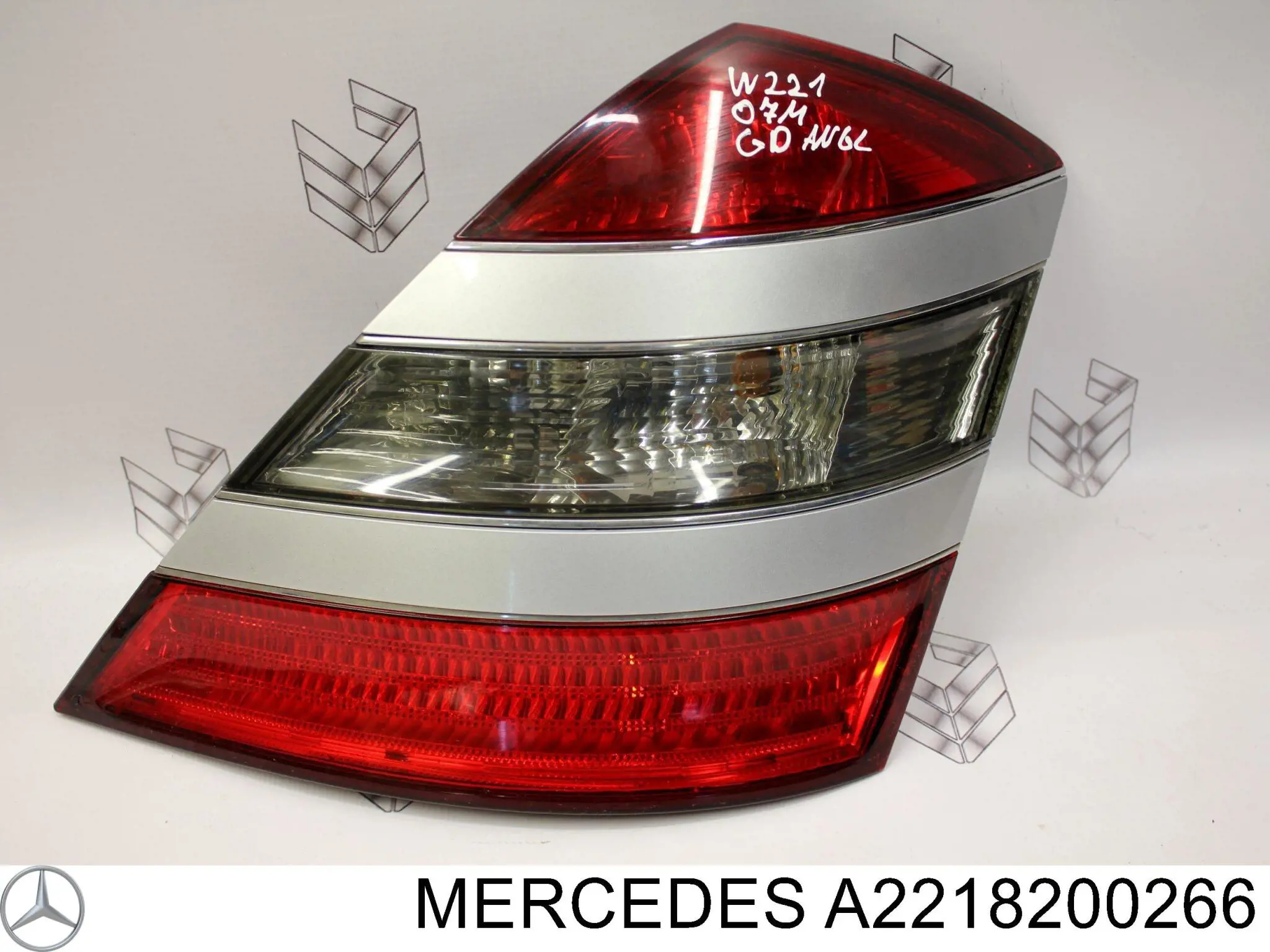 Купити A2218200266 Mercedes Задня права фара