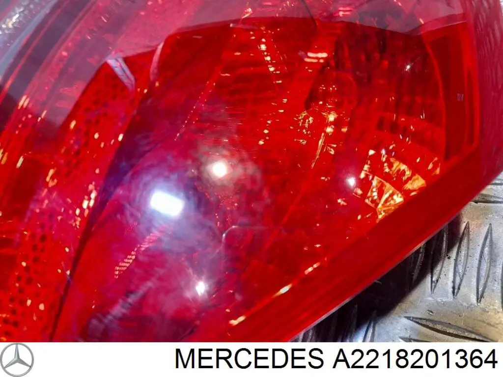 Ліхтар задній лівий A2218201364 Mercedes