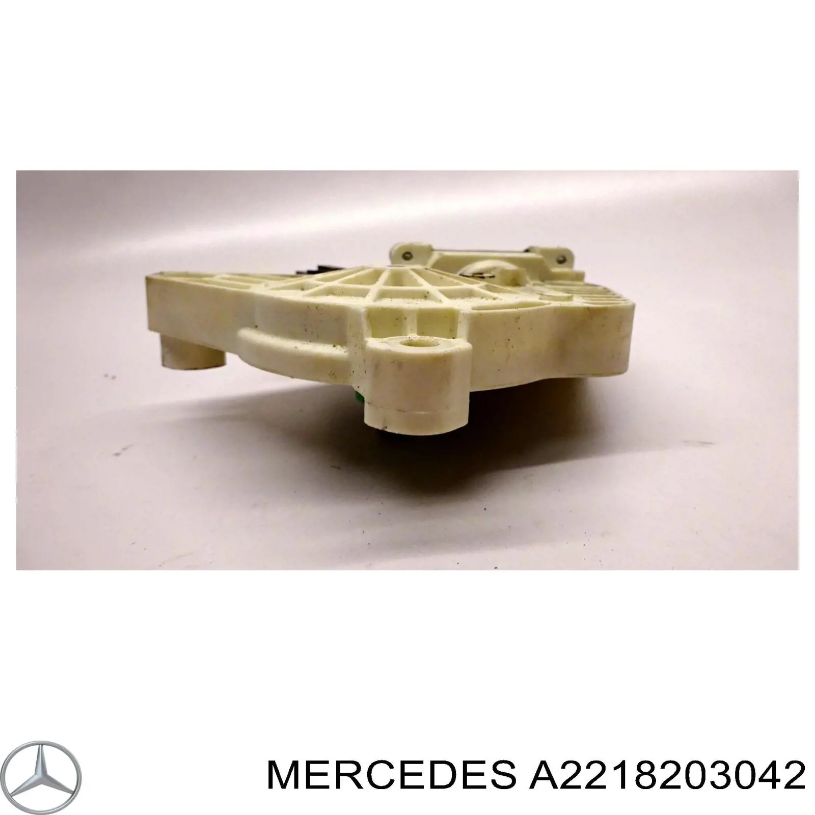 Двигун стеклопод'емника двері задньої, правої на Mercedes S (W221)