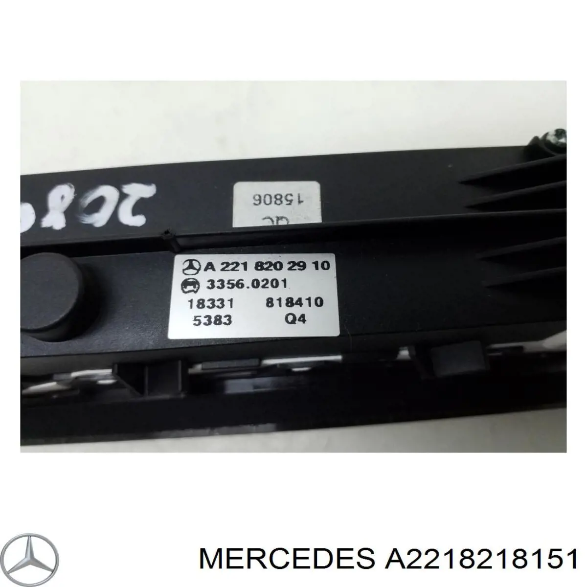 Блок кнопок центральної консолі A2218218151 Mercedes