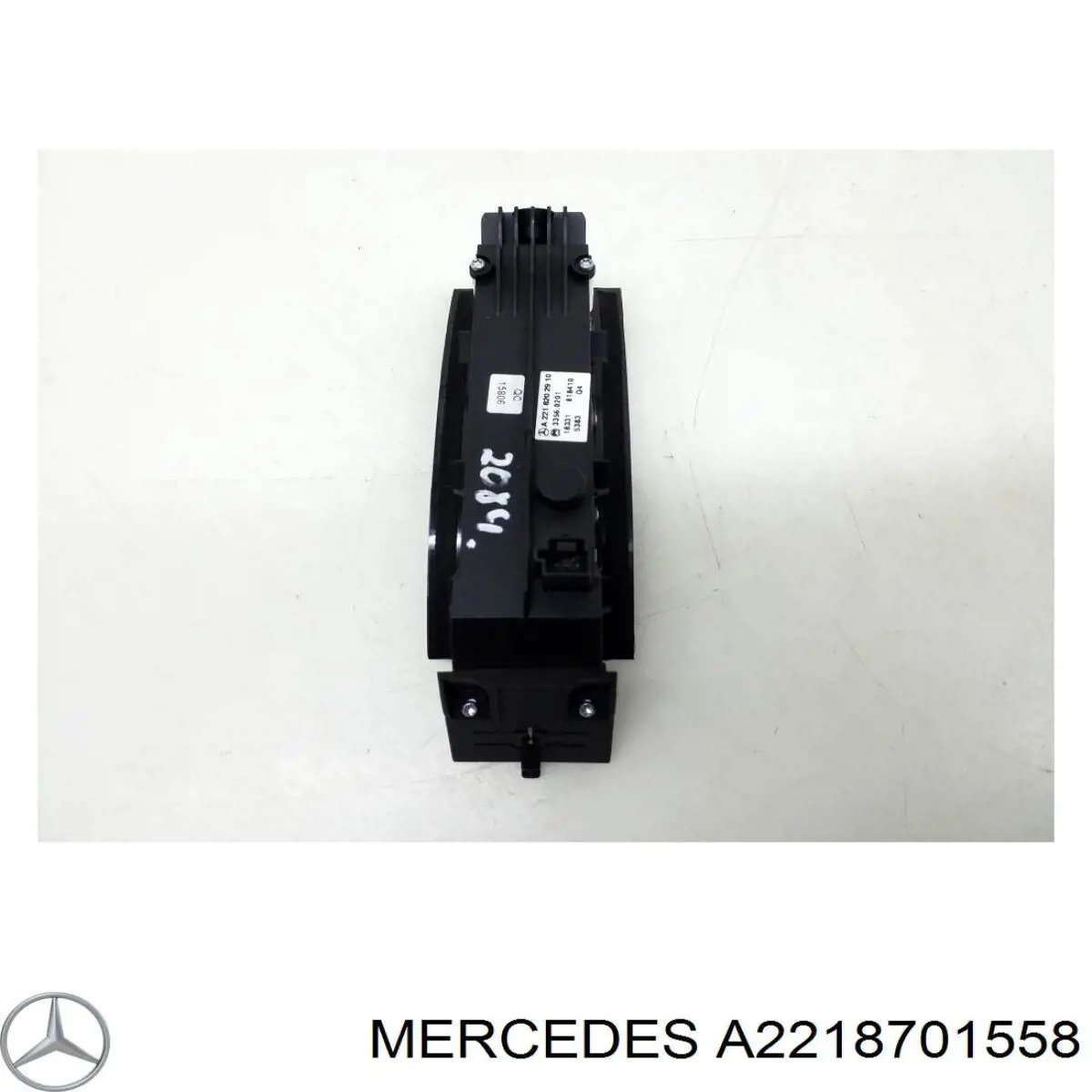 Блок кнопок центральної консолі A2218701558 Mercedes