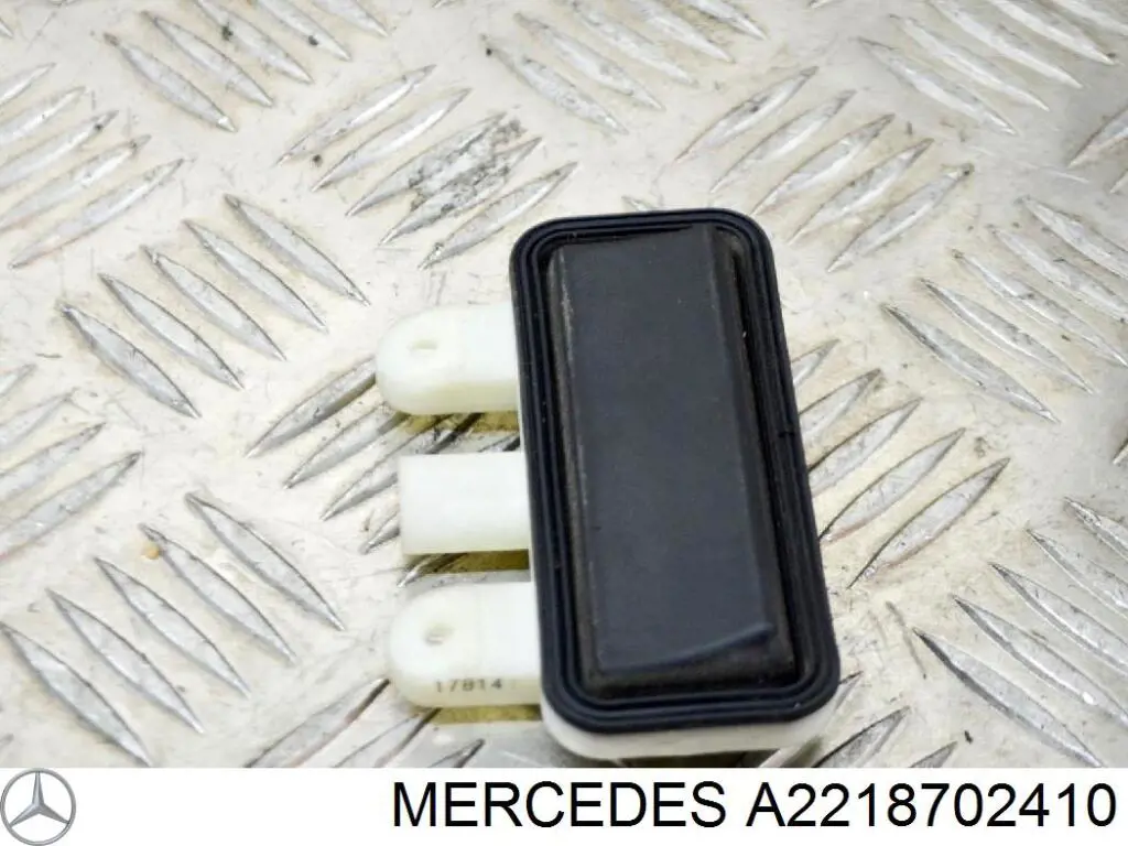 Кнопка приводу замка 3/5 дверей (ляди) / кришки багажника Mercedes A2218702410 ціна, від 10.13 USD