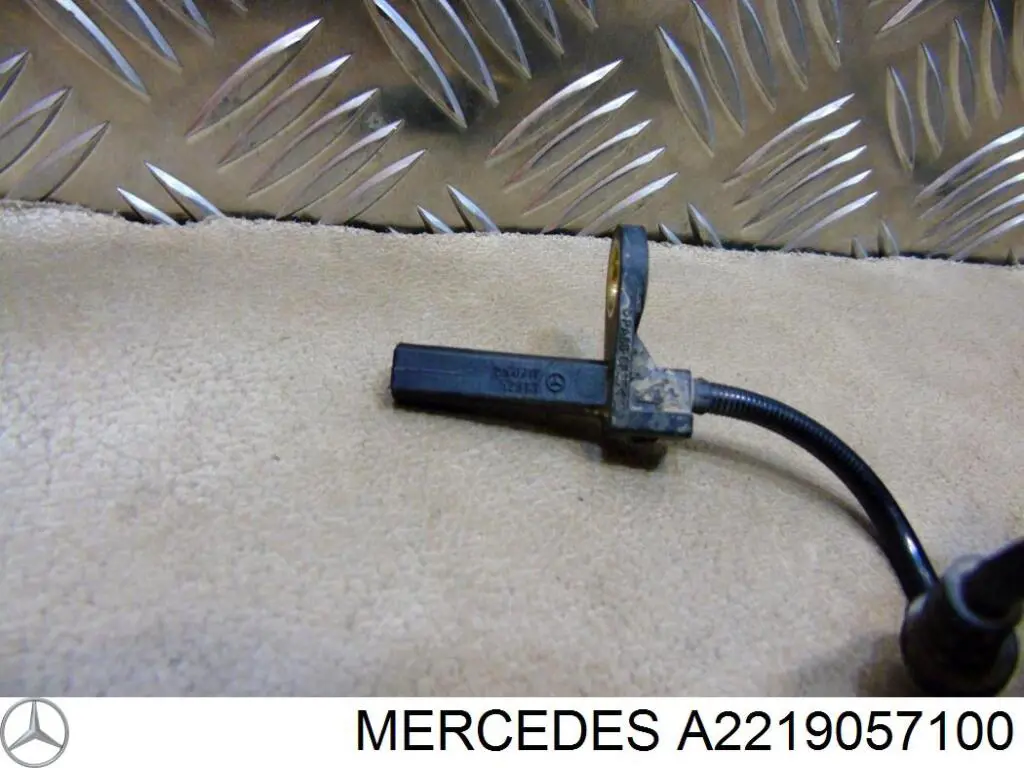 A2219057100 Mercedes датчик абс (abs передній)