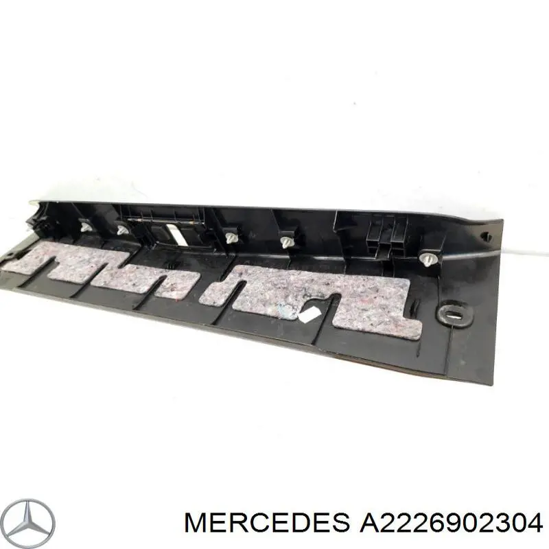 A2226902304 Mercedes Накладка задньої панелі багажника