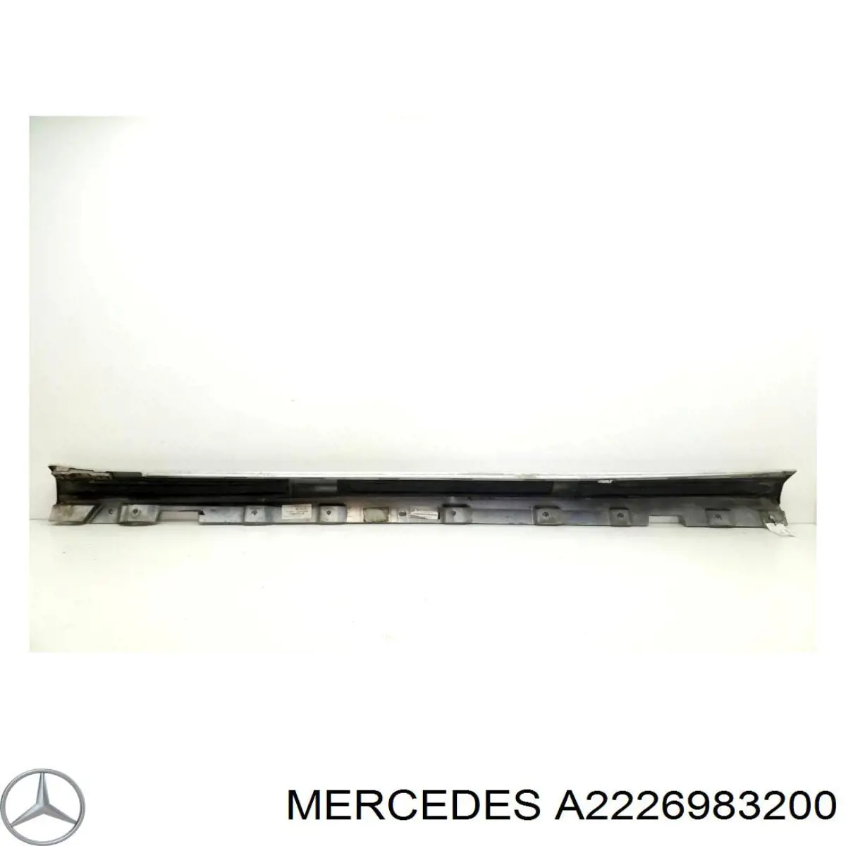 A2226983200 Mercedes Накладка зовнішня (молдинг) порога, правий