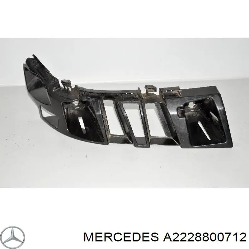 Купити A2228800712 Mercedes Кронштейн бампера заднього, зовнішній лівий