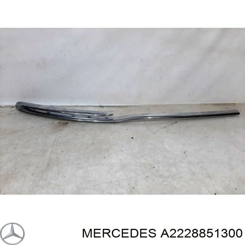 A2228851300 Mercedes Молдинг переднього бампера, правий