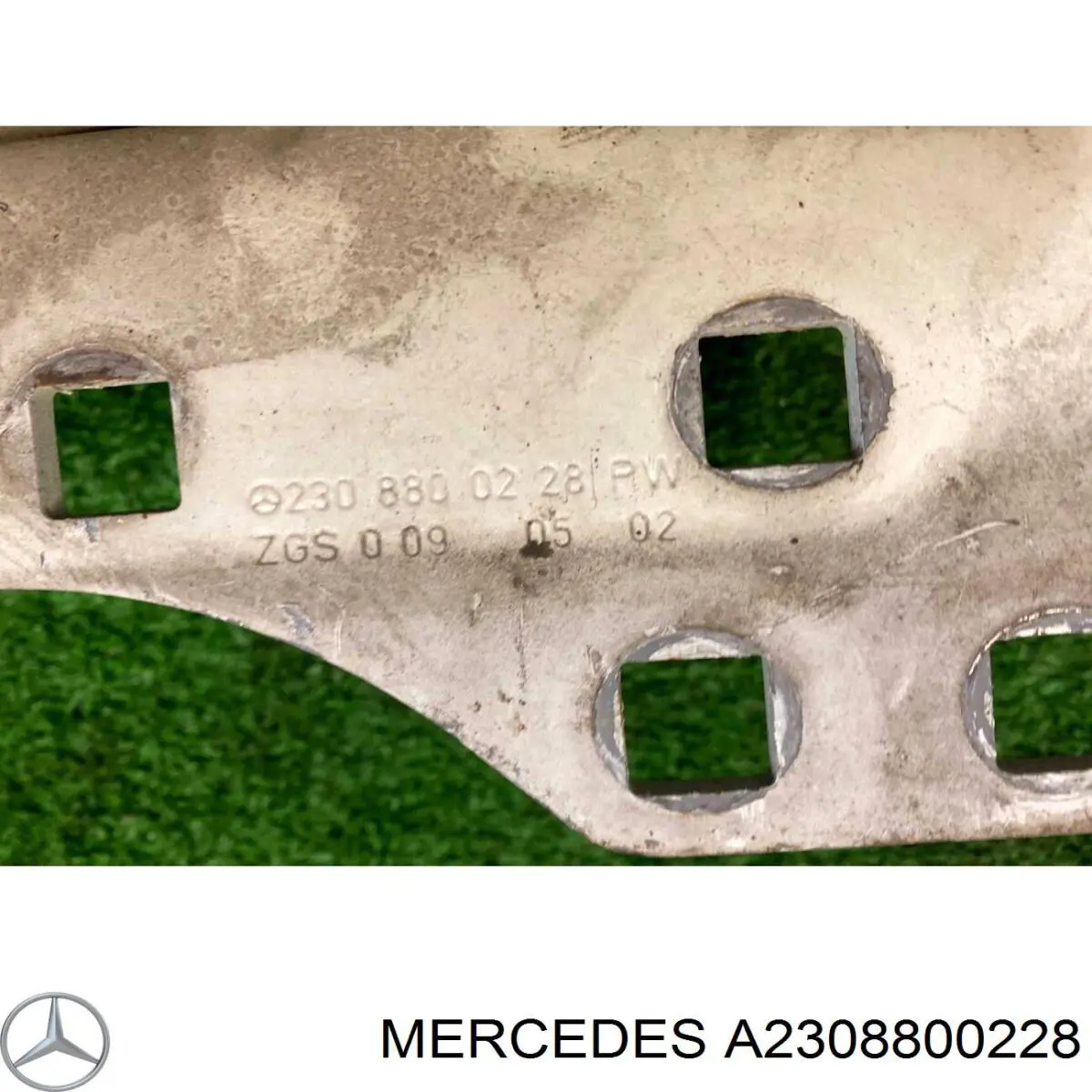 Петля капота, права Mercedes A2308800228