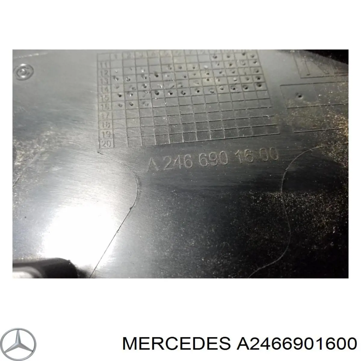 A24669016007H52 Mercedes Обшивка стійки кузова внутрішня, задня ліва