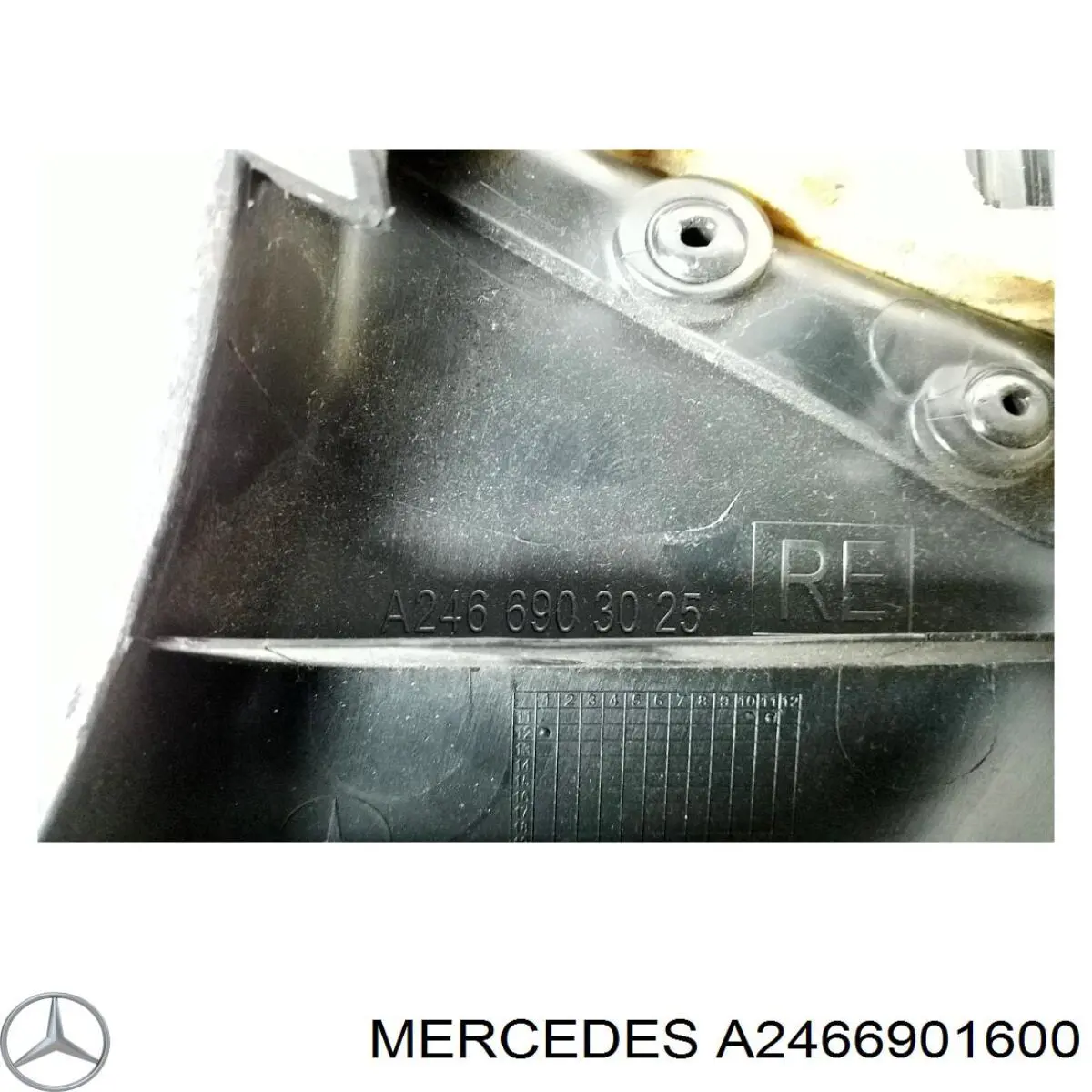 Обшивка стійки кузова внутрішня, задня ліва A2466901600 Mercedes