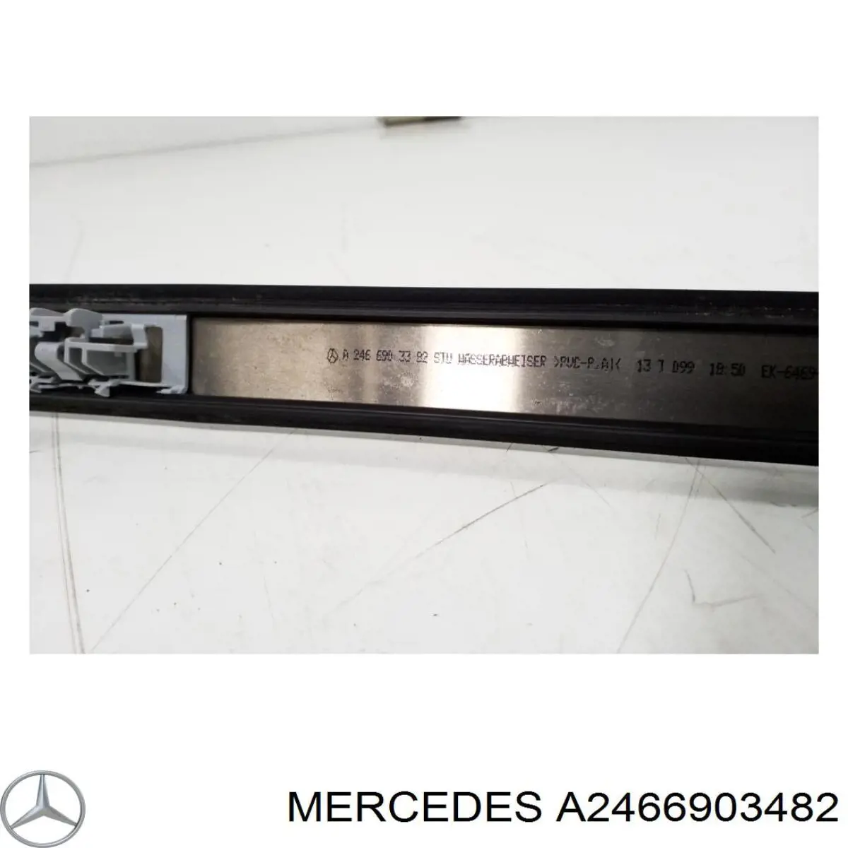 A2466903482 Mercedes Молдинг даху, правий