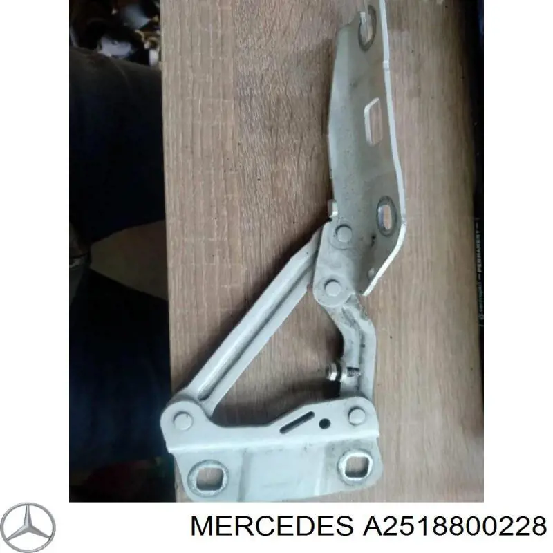 Петля капота, права A2518800228 Mercedes