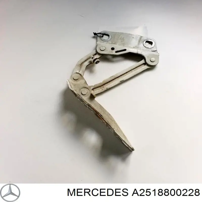 Завіса капота права Mercedes A2518800228 ціна, від 8.87 USD
