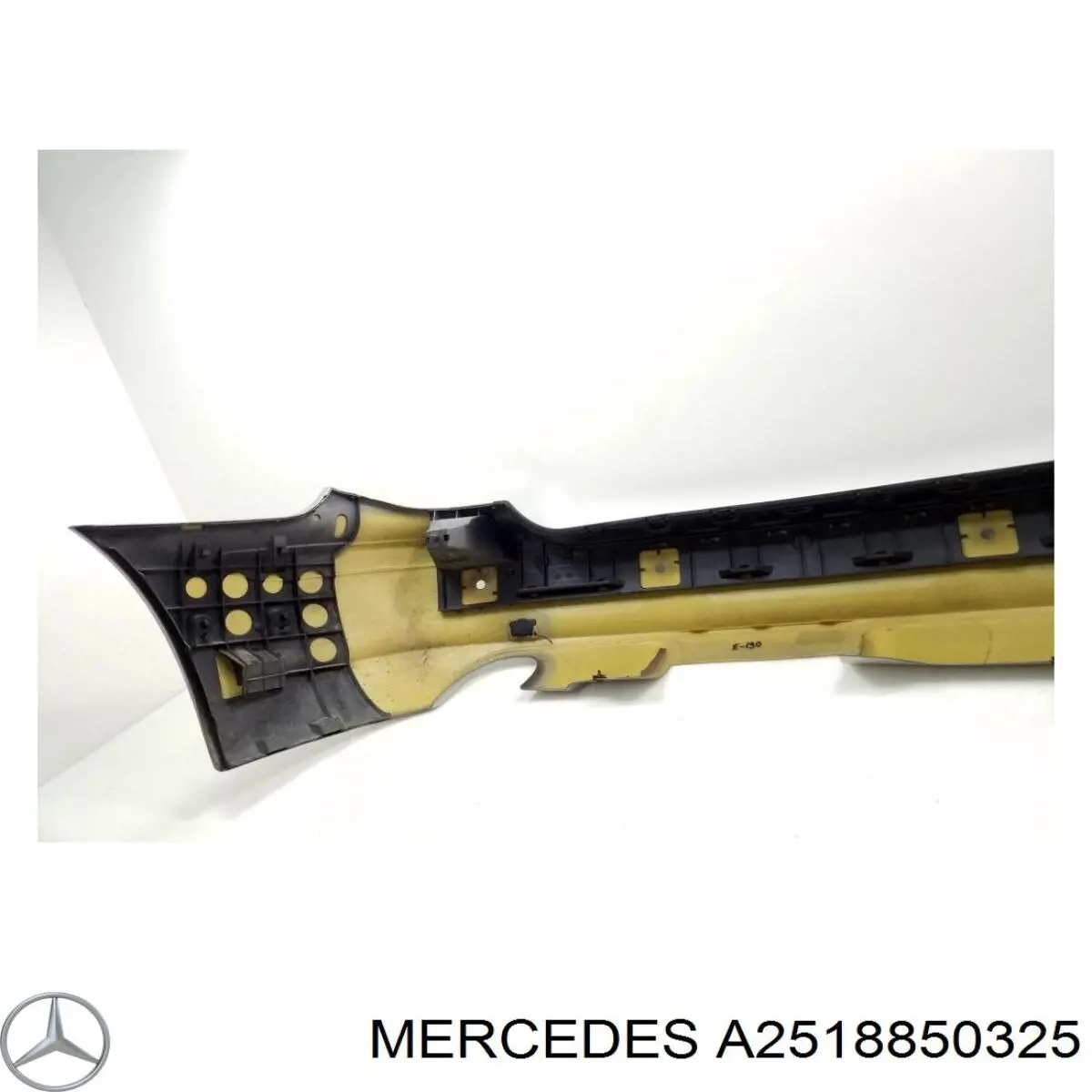 Кожух бампера заднього Mercedes A2518850325 ціна, від 114.02 USD