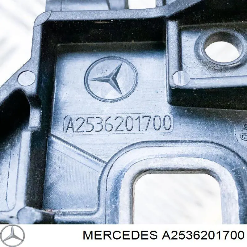 Кронштейн-адаптер кріплення фари передньої, лівою на Mercedes GLC (X253)