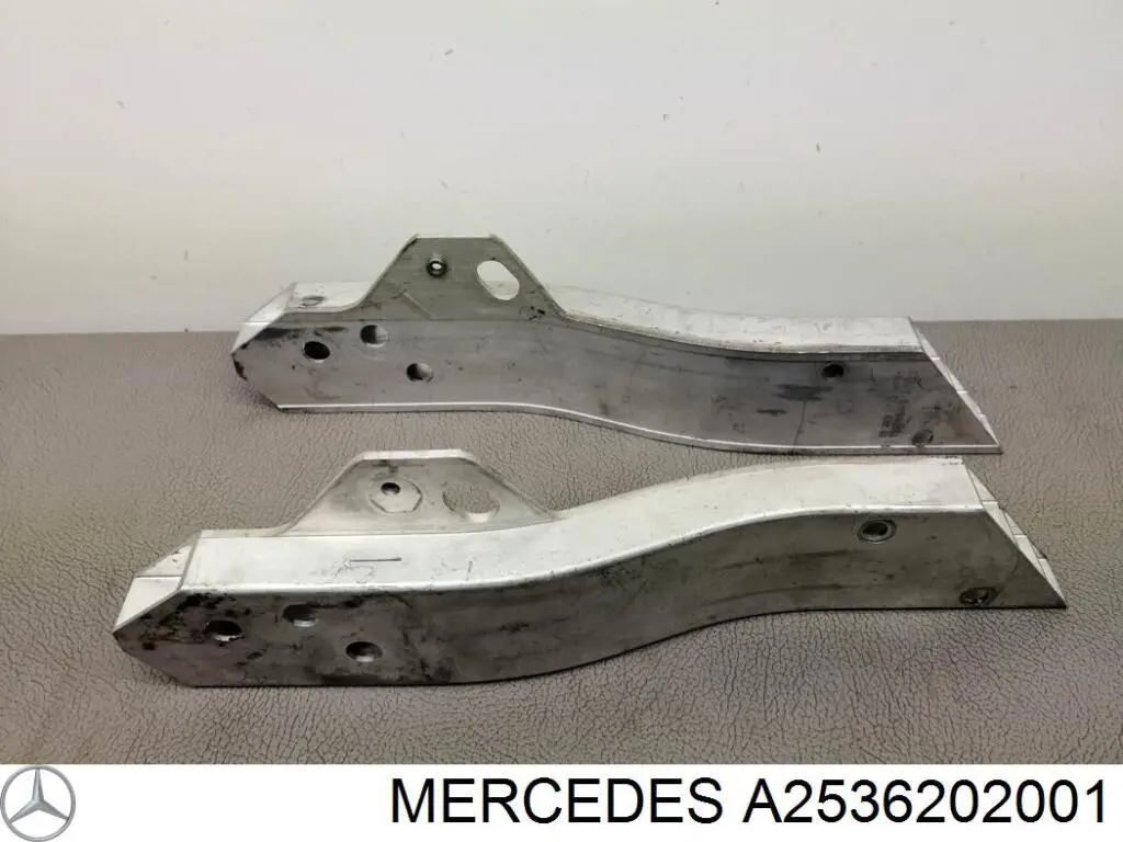 Поперечки багажника даху, комплект A2536202001 Mercedes