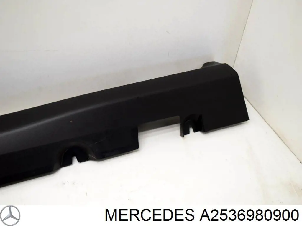A2536980900 Mercedes Накладка зовнішня (молдинг) порога, лівий