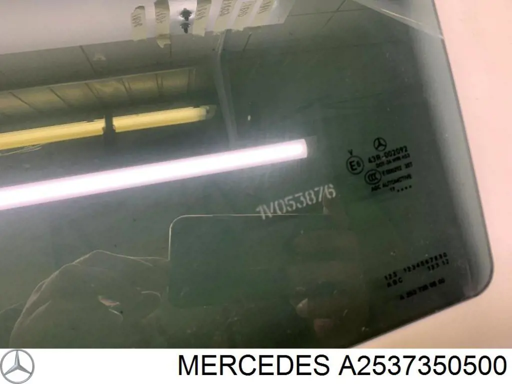 Скло задньої двері лівої A2537350500 Mercedes