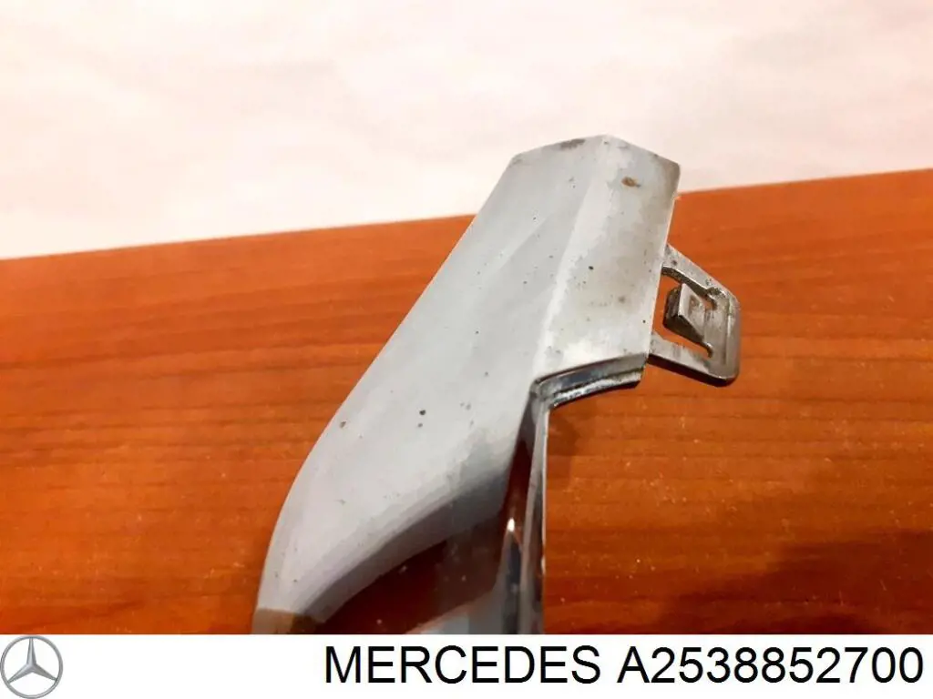 A2538852700 Mercedes Молдинг бампера переднього, лівий