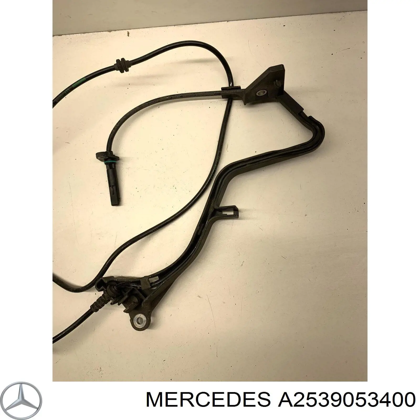Датчик АБС (ABC) передній, правий Mercedes A2539053400