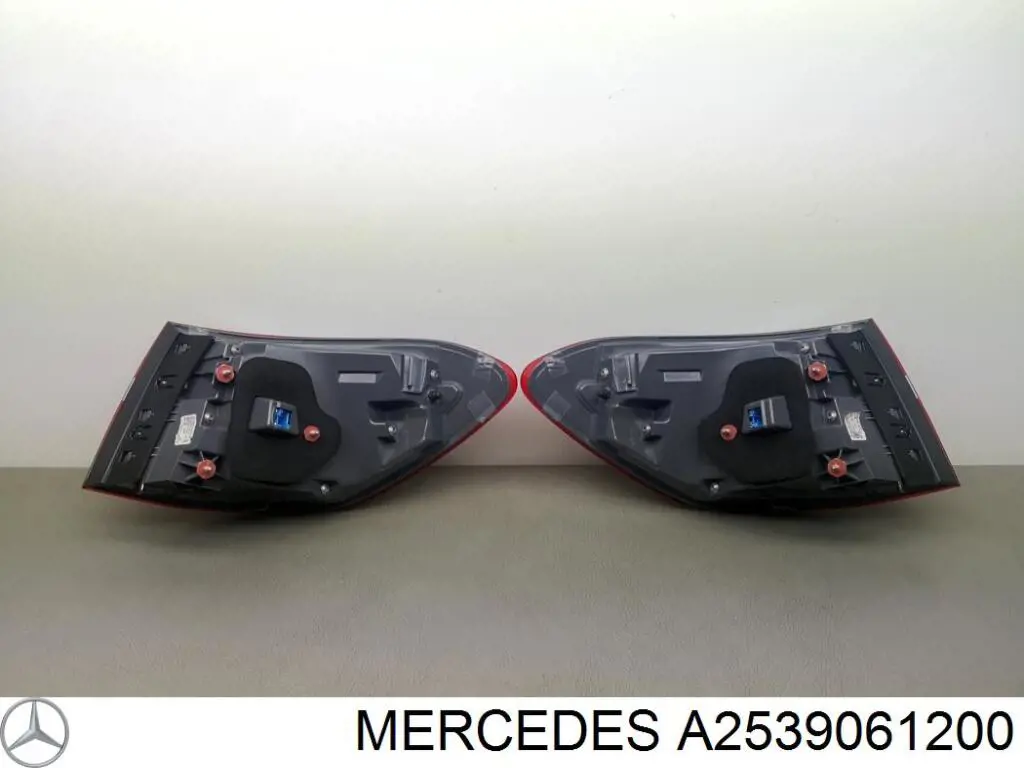 Задня права фара A2539061200 Mercedes