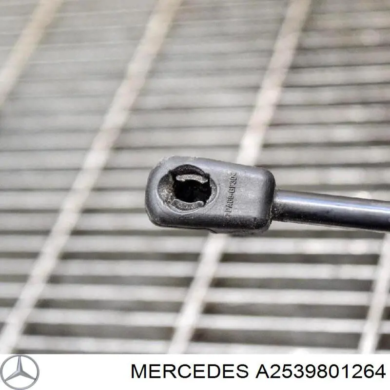 Стійка капота права Lesjofors 8056842