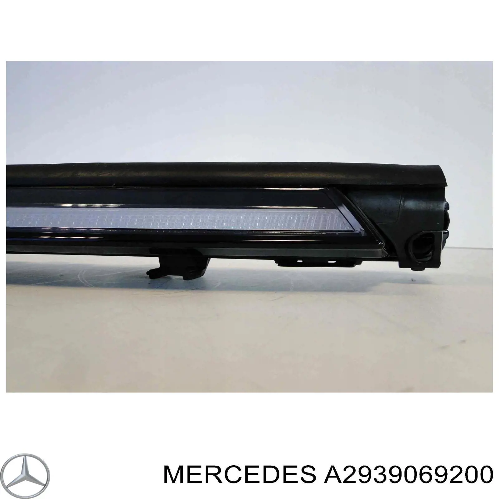  Mercedes A2939069200 ціна, від 391.87 USD