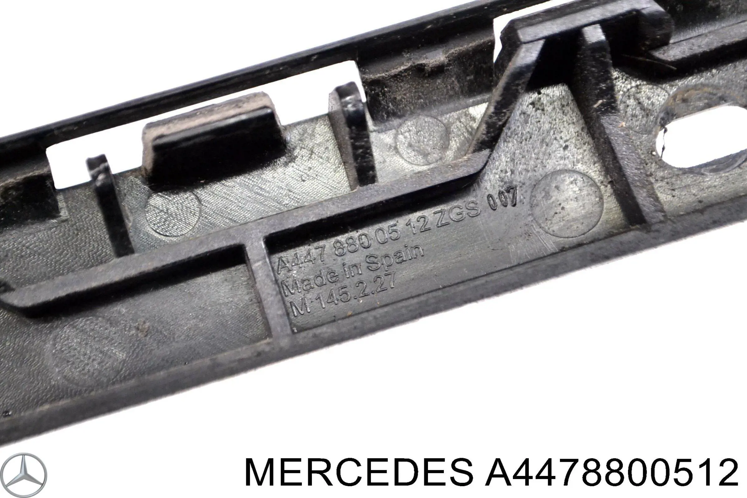 Направляюча заднього бампера, права Mercedes A4478800512 ціна, від 29.30 USD