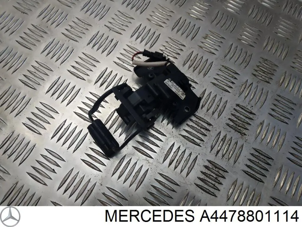 Кронштейн передньої балки Q-fix Q3761020 ціна, від 23.30 USD