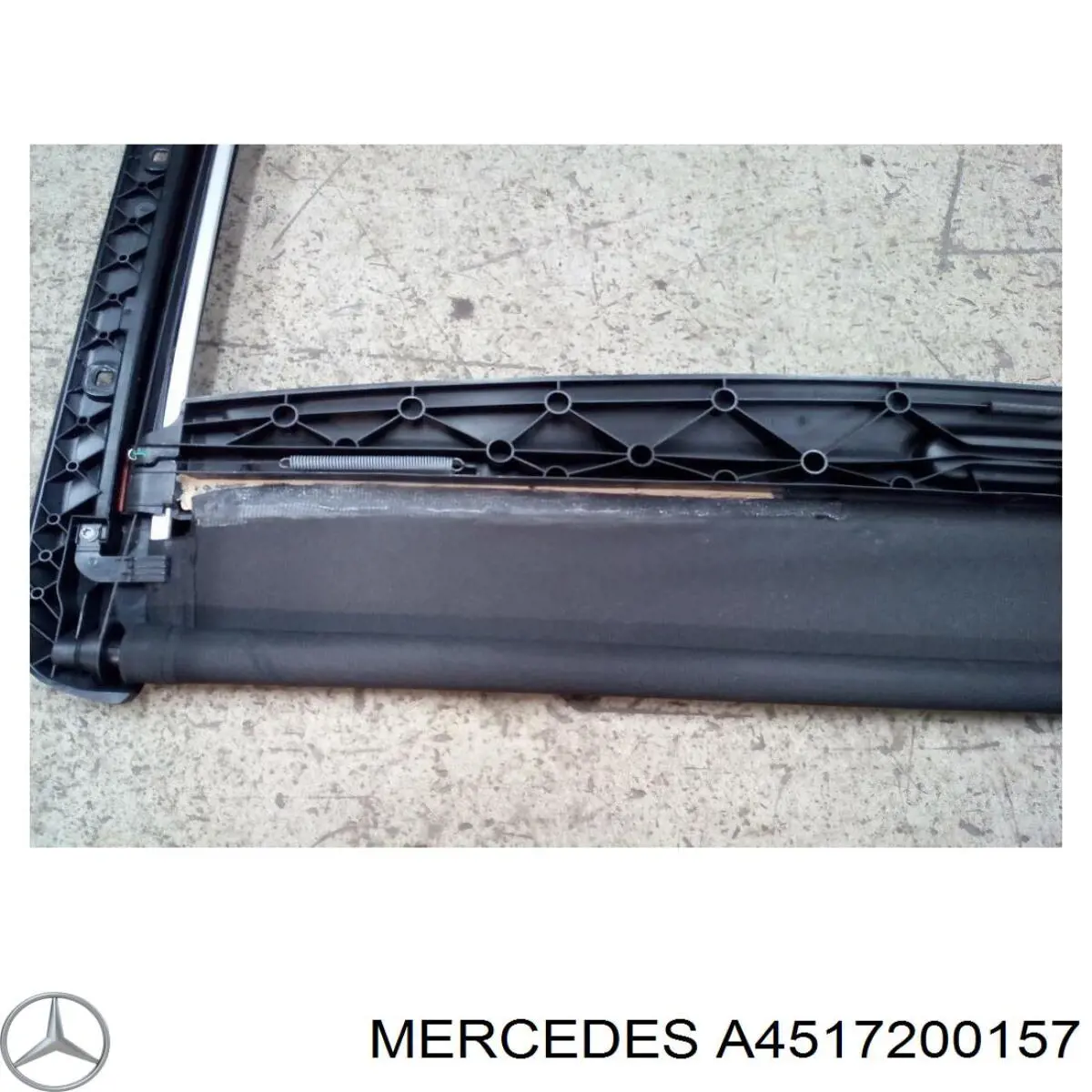 A4517250300 Mercedes Скло багажного відсіку, ліве