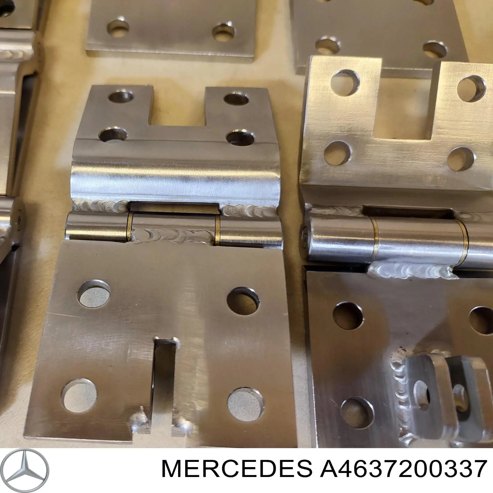 Петля задніх дверей, правих Mercedes A4637200337 ціна, від 96.80 USD