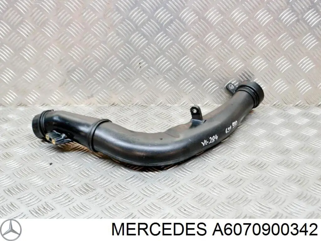 Купити A6070900342 Mercedes Шланг/патрубок интеркуллера