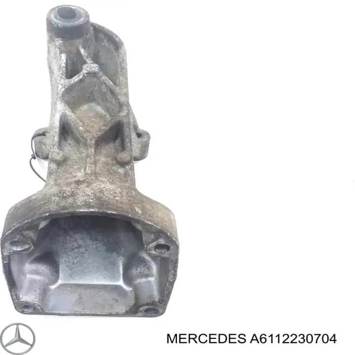 Кронштейн подушки (опори) двигуна, лівої A6112230704 Mercedes