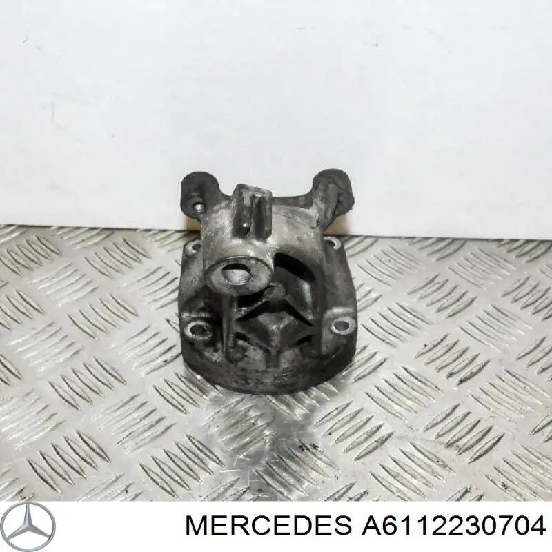 Кронштейн подушки (опори) двигуна, лівої Mercedes A6112230704 ціна, від 4.63 USD