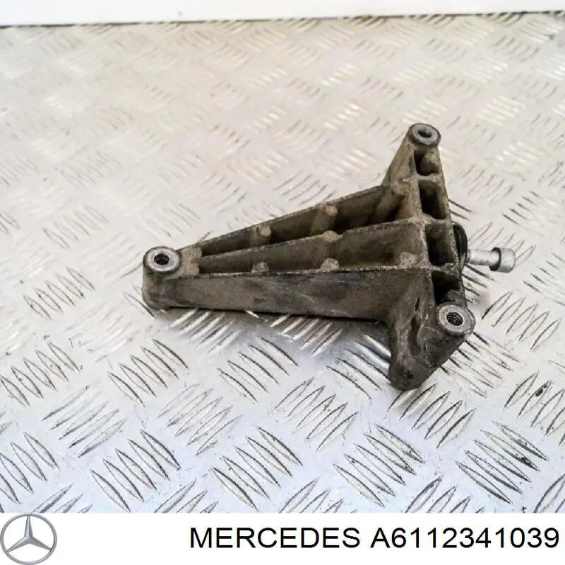 Кронштейн паразитного ролика привідного ременя Mercedes A6112341039 ціна, від 6.66 USD