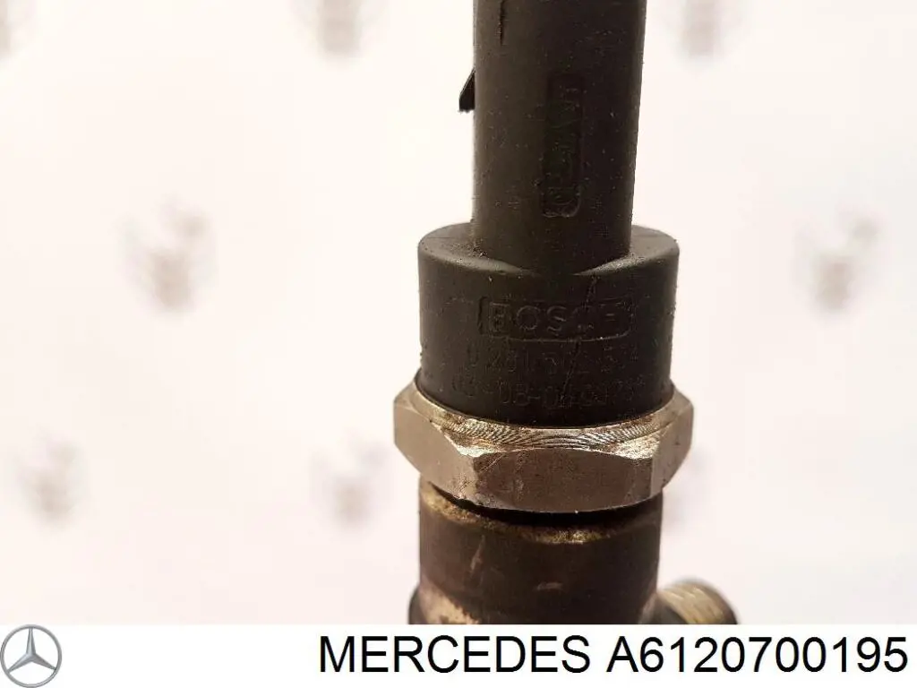 Паливна рампа Mercedes A6120700195