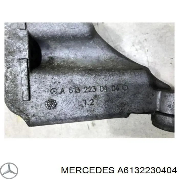 Кронштейн подушки (опори) двигуна, лівої Mercedes A6132230404 ціна, від 6.33 USD