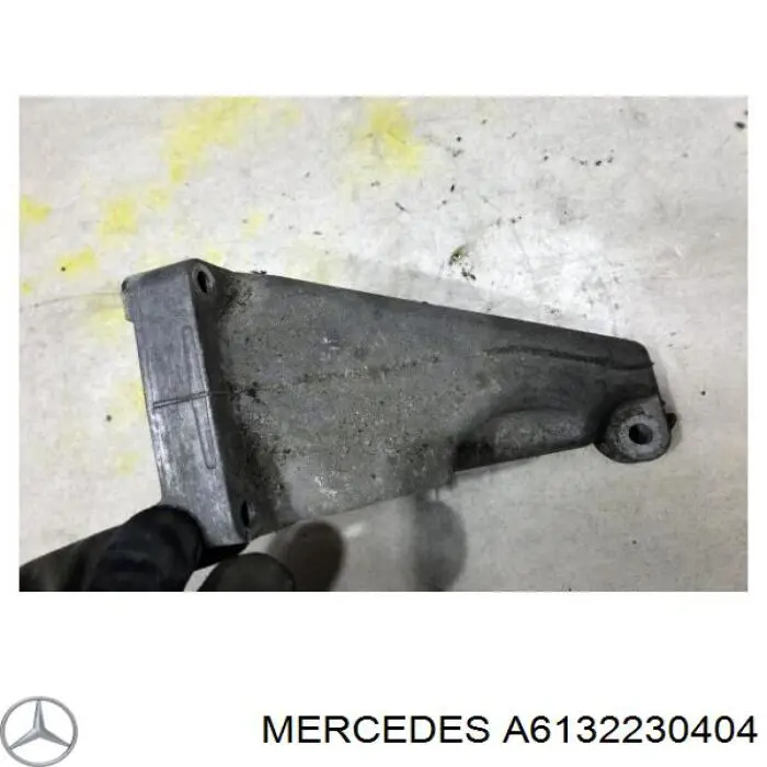 Кронштейн подушки (опори) двигуна, лівої A6132230404 Mercedes