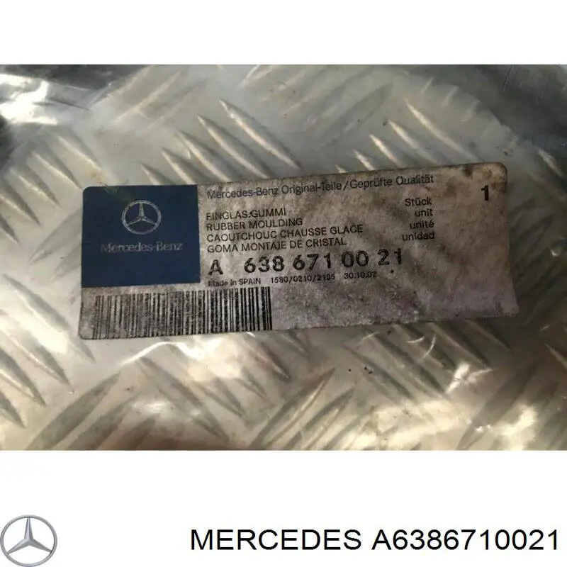 6386710021 Mercedes молдинг лобового скла, верхній