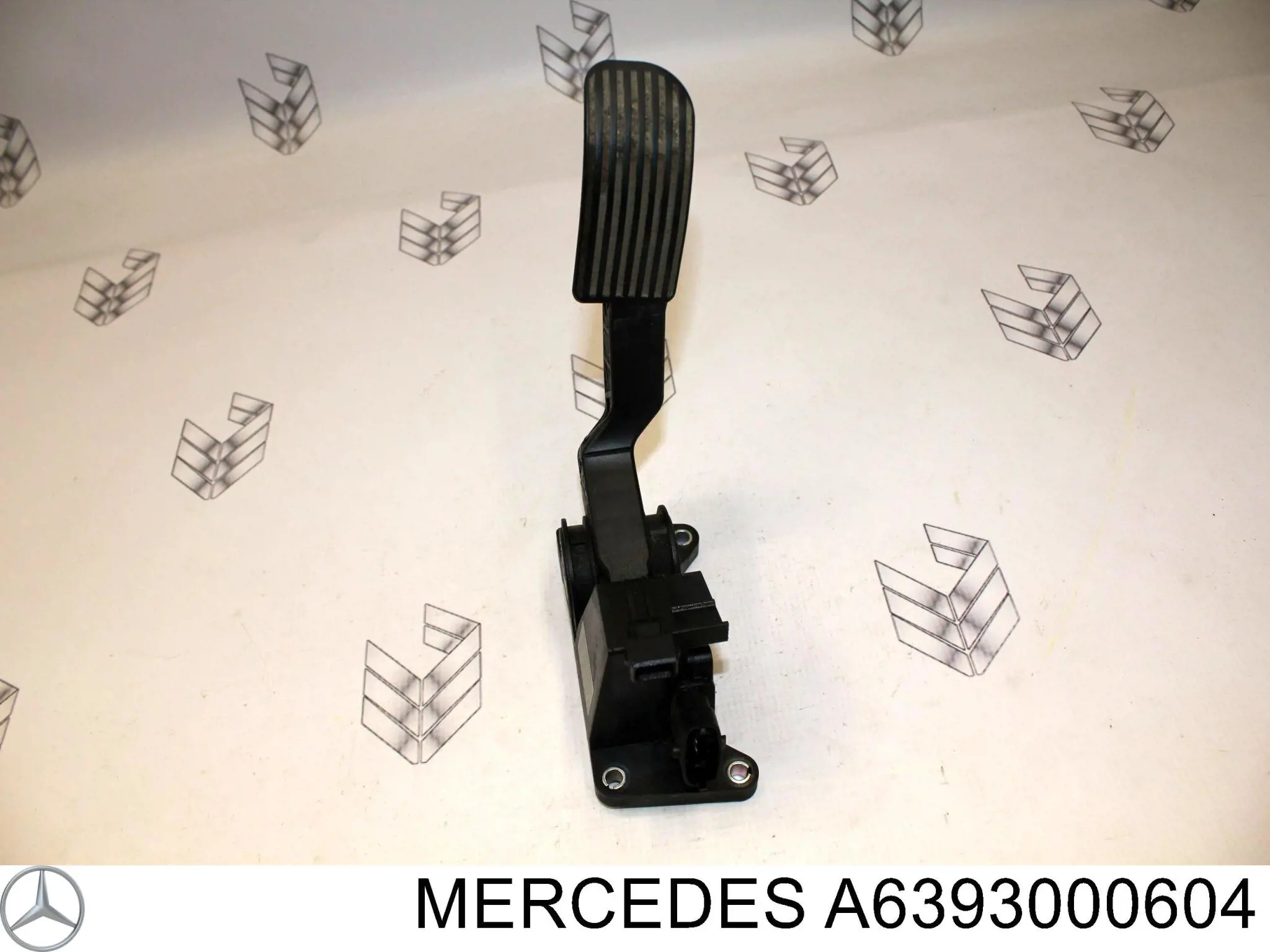 Підаль газу Mercedes A6393000604 ціна, від 17.74 USD