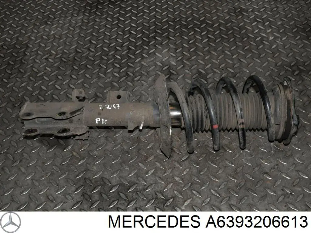 Амортизатор передній A6393206613 Mercedes