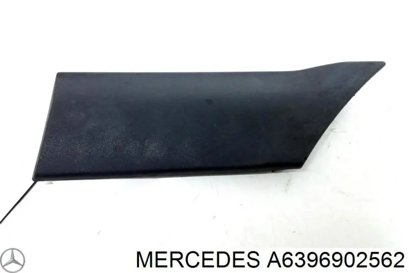 Накладка заднього лівого крила на Mercedes Viano (W639)