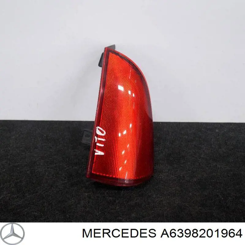 Купити A6398201964 Mercedes Ліхтар задній правий, верхній