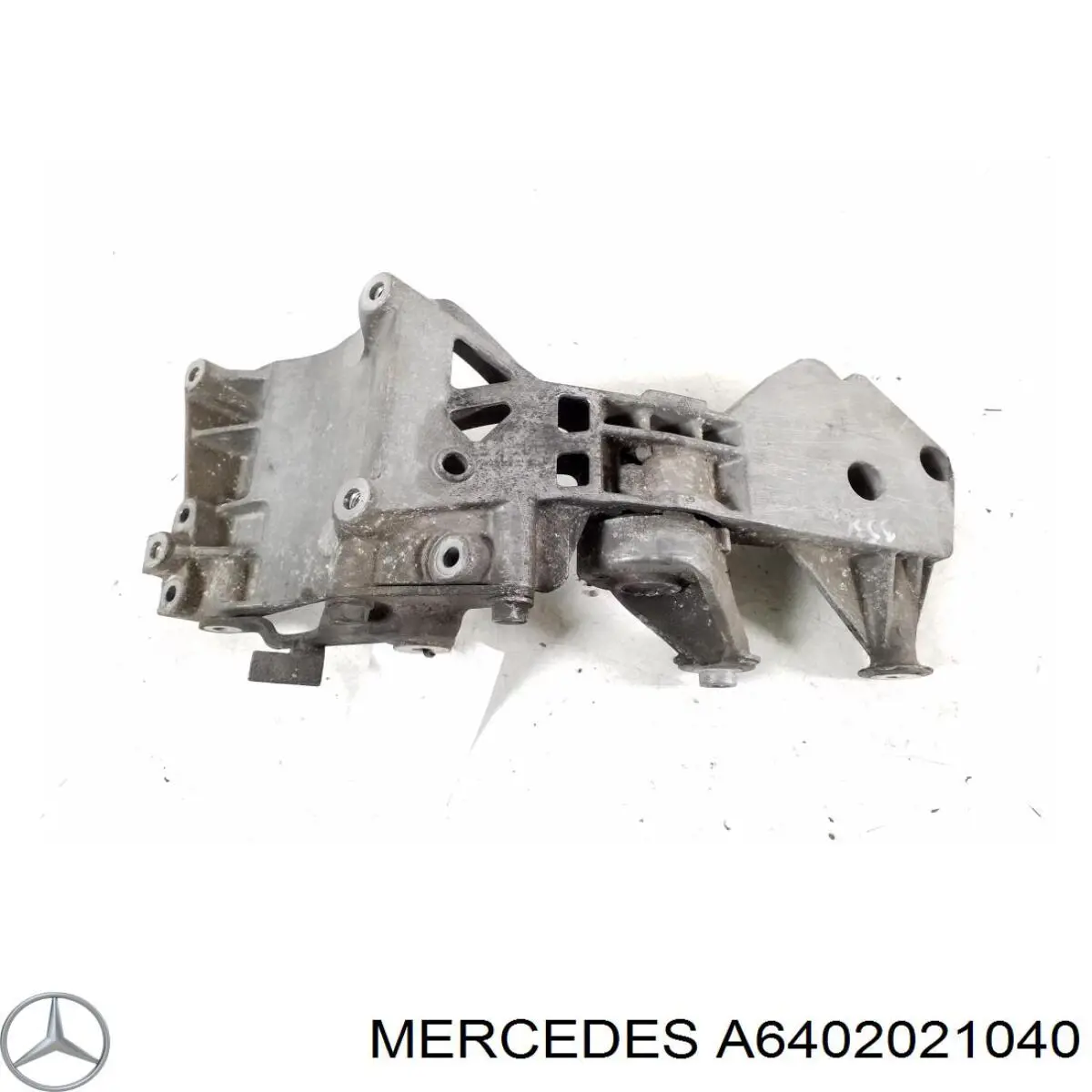 Кронштейн генератора A6402021040 Mercedes
