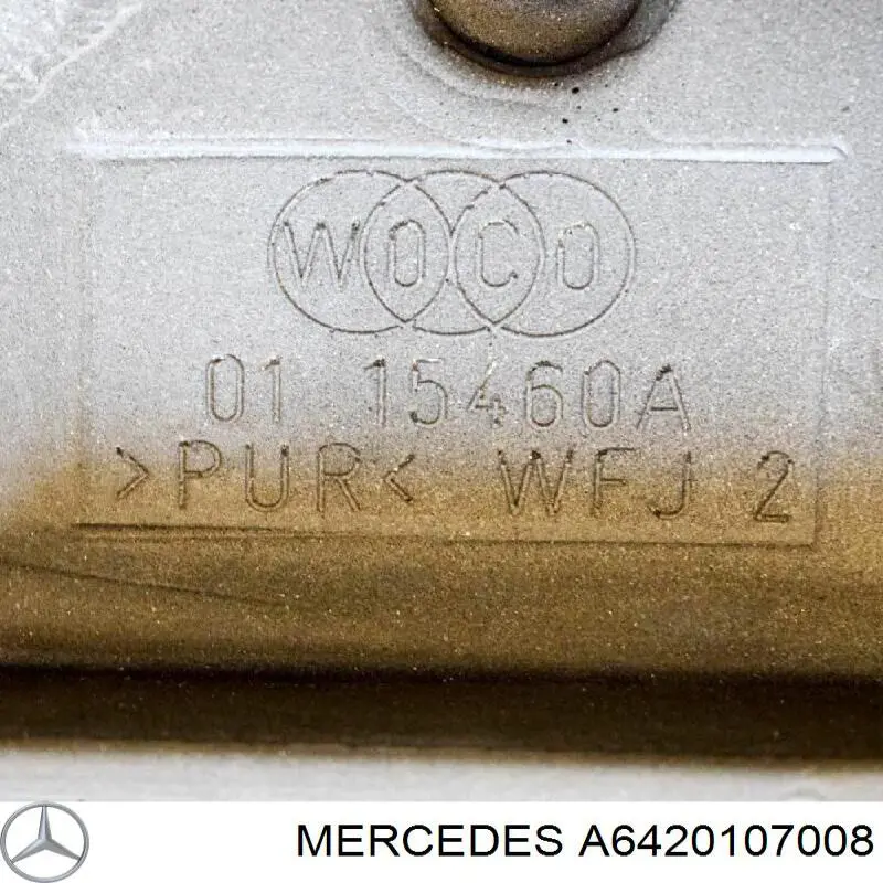 Кришка двигуна декоративна A6420107008 Mercedes