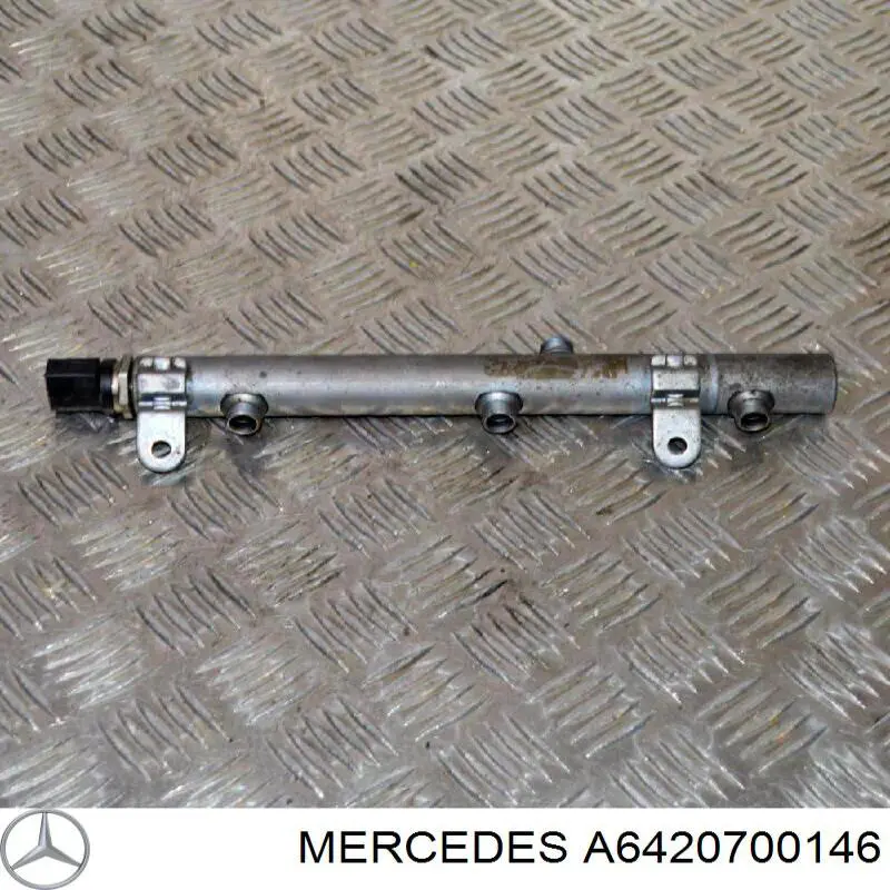Купити A6420700146 Mercedes Розподільник палива (рампа) лівий